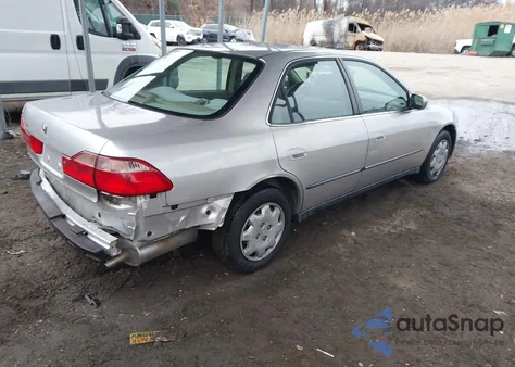 1998 Honda Accord Lx z USA, uszkodzony, nr VIN 1HGCG5642WA143312